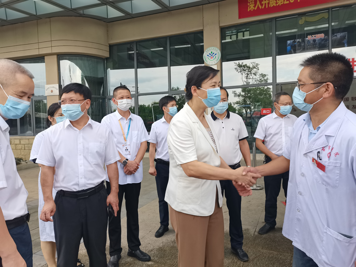 7月28日，浙江省副省长王文序等一行莅临光大百龄帮·古市医养中心调研康养医养结合新模式。 